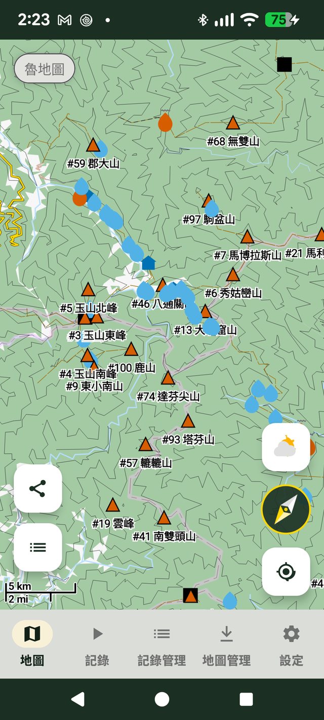 追追離線地圖顯示台灣百岳山名與登山步道，訊號全無地區也能定位