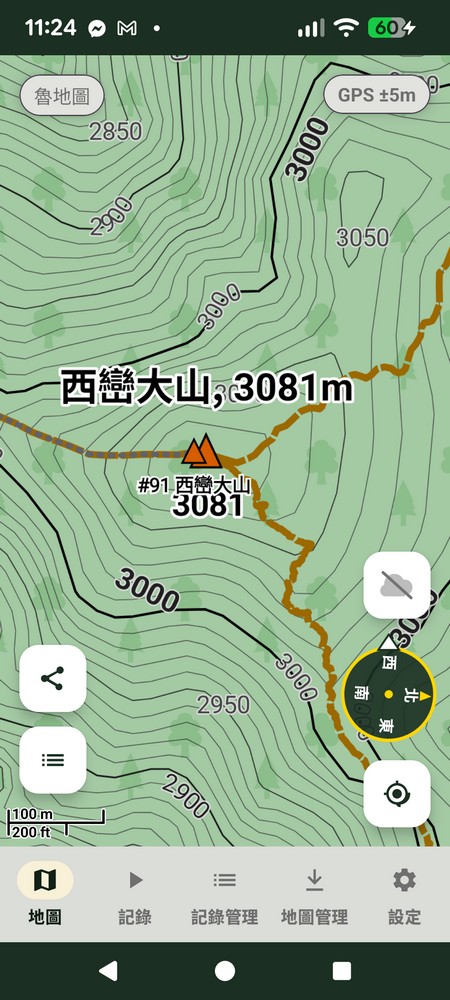 追追自己的地圖風格，山名字體較大，實際畫面顯示西巒大山