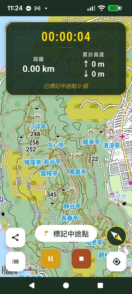 追追健行記錄進行中畫面，即時顯示時間、距離與累計高度